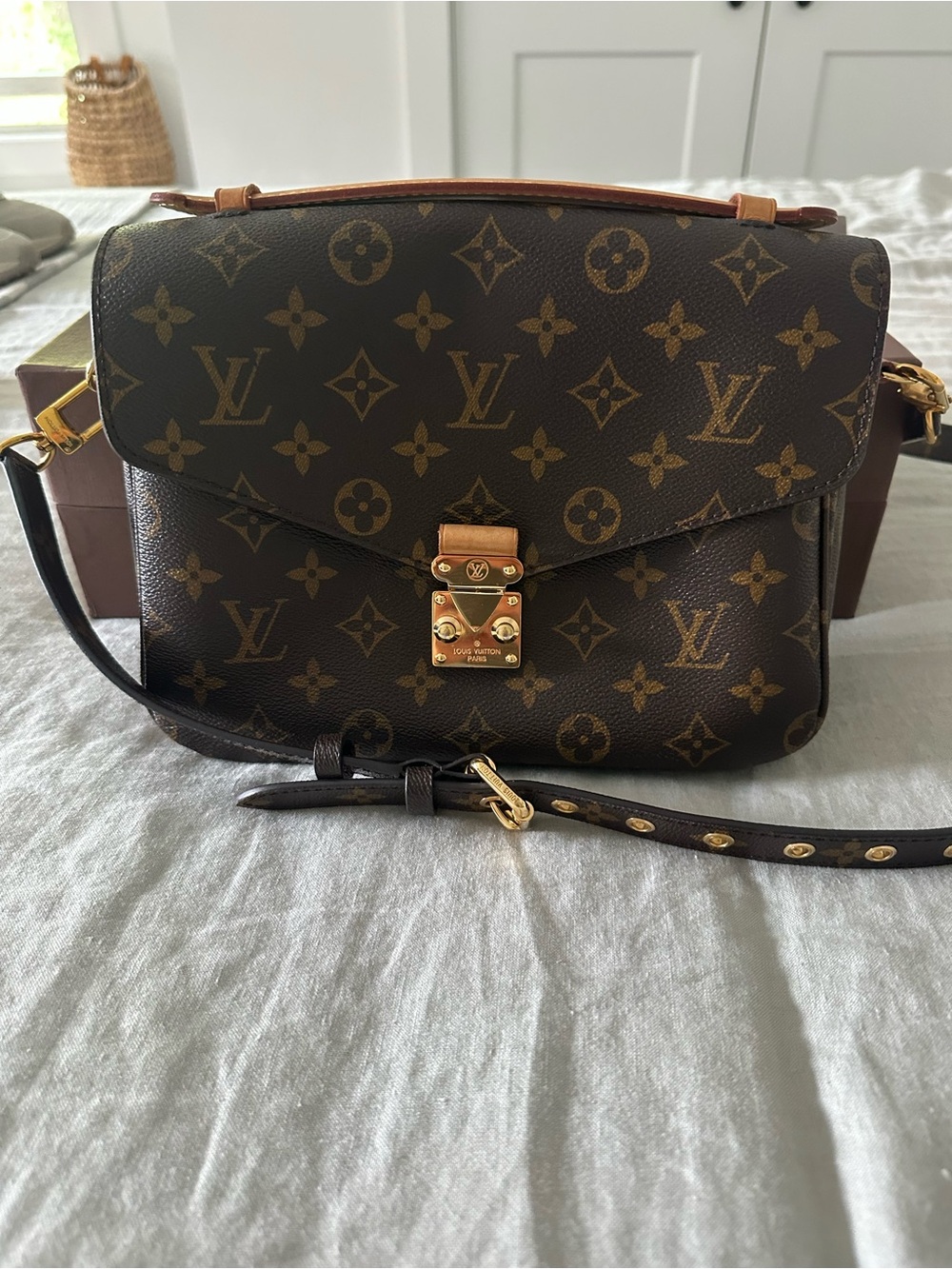 Louis Vuitton Monogram Pochette Metis Shoulder Crossbody Handbag
